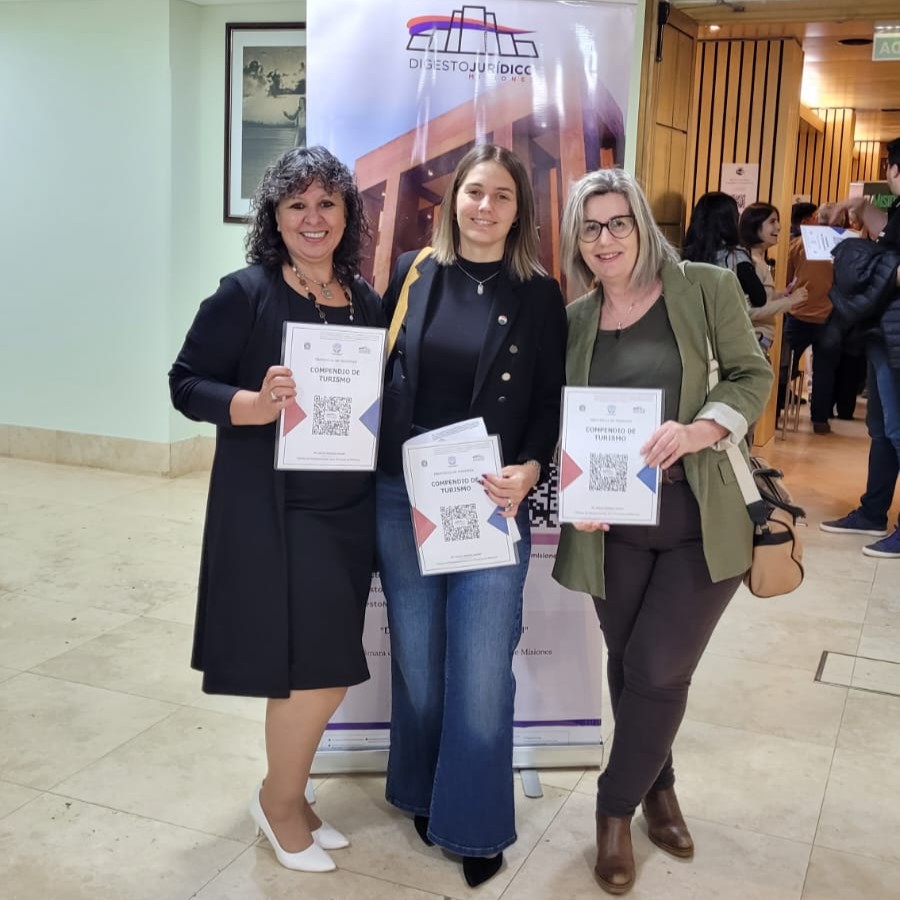 Entrega oficial del Compendio de Leyes de Turismo de Misiones